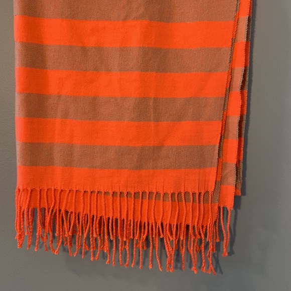 Orange & grey scarf - Picture 2 of 4